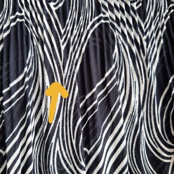 MICHAEL KORS Semi-Sheer Lightweight V-Neck Blouse Top B&W Sz XXS Flawed - Picture 13 of 16